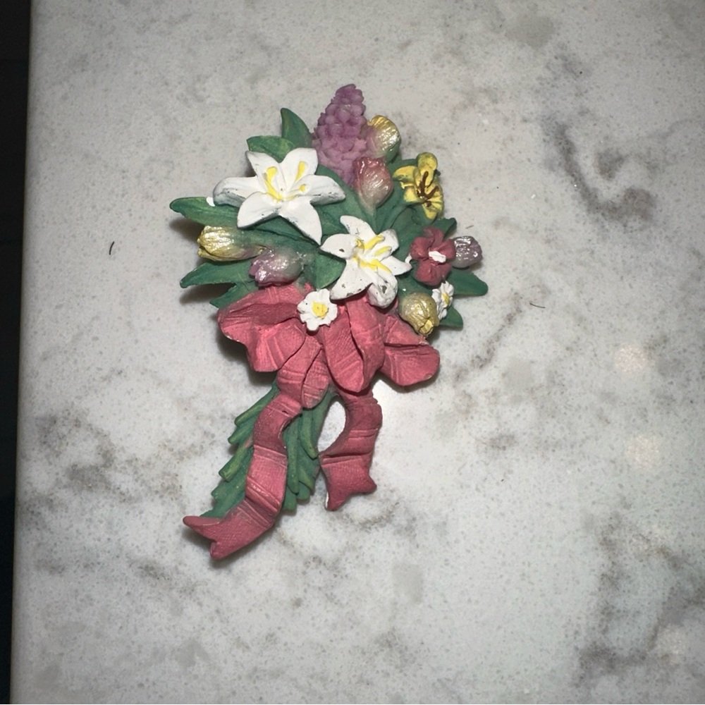Multiple Different Flowers Lapel Pin - Picture 3 of 4